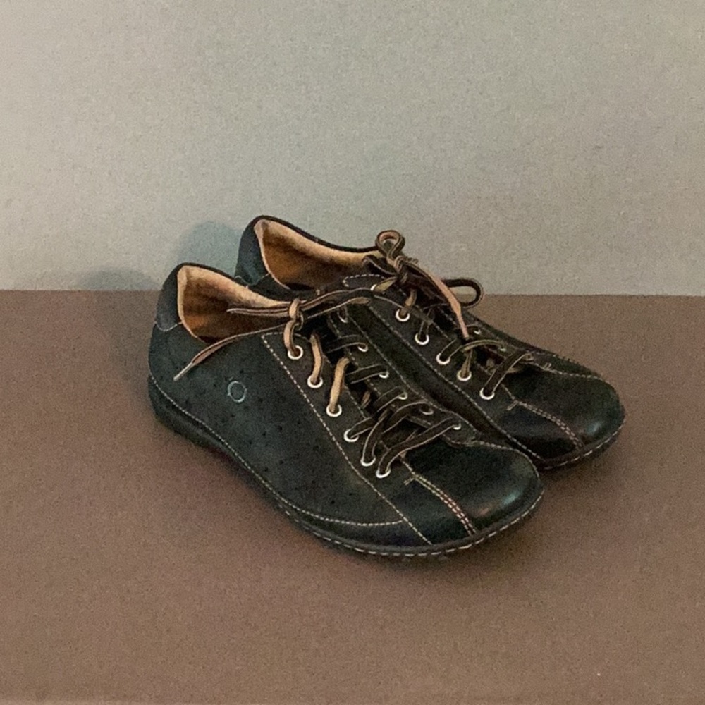 Born Black Leather Size 8
